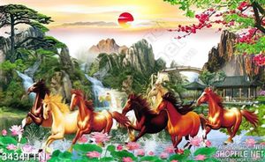 Tranh bát mã chạy trong hồ