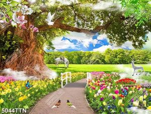 Tranh phong cảnh bạch mã trên cánh dồng xanh và hoa tulip