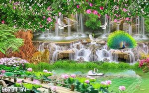 Tranh 3d cao cấp chim công xòe đuôi bên thác nước trang trí phòng khách