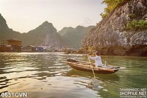 Tranh thắng cảnh Việt Nam chèo thuyền