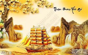 Tranh thuận buồm xuôi gió con thuyền cổ bằng vàng và núi